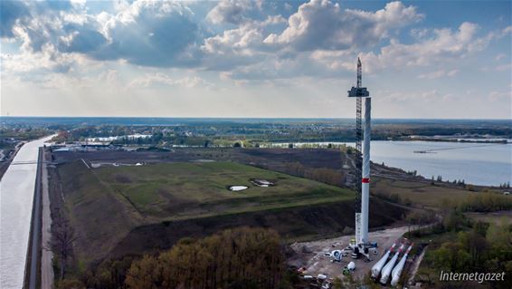 Ondertussen, op de windturbinewerf... - Pelt