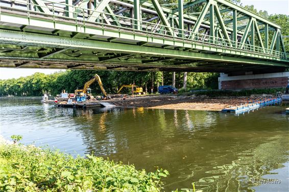 Ondertussen op het kanaal... - Pelt
