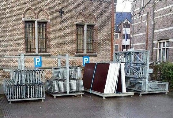 Ondertussen, op het Kerkplein... - Neerpelt