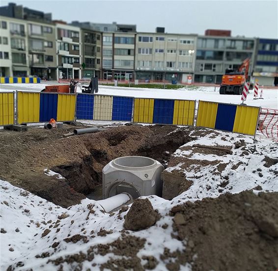 Ondertussen, op het Marktplein... - Pelt