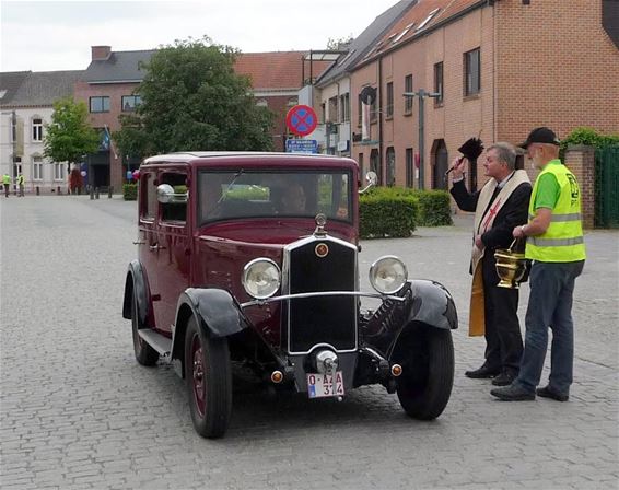 Ondertussen, op het oldtimertreffen... - Peer