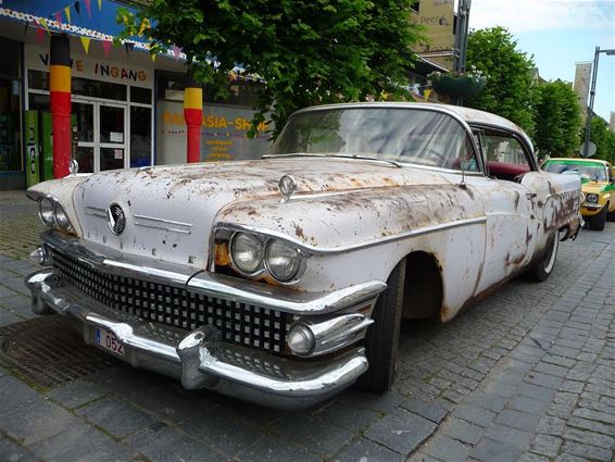 Ondertussen, op het oldtimertreffen... - Peer