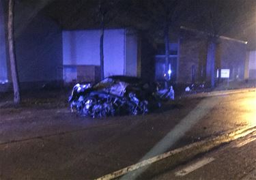 Auto's botsen in Nijverheidsstraat - Beringen