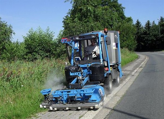 Onkruid verdelgen met heet water - Neerpelt