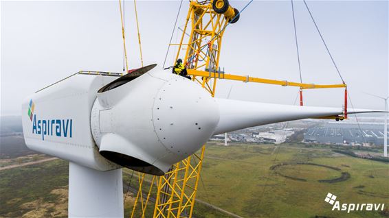 Ontmanteling oude windturbines van start - Lommel