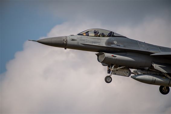 Onverwacht F-16-bezoek in Oostende - Peer