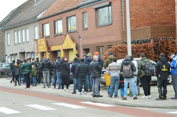 Ook hier lange rijen voor vuurwerk - Lommel