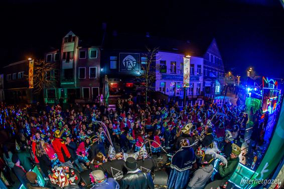 Ook op zaterdag lokt Lichtstoet volk - Neerpelt