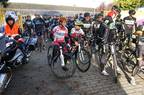 Veel volk voor 'Ronde van Lommel' - Lommel