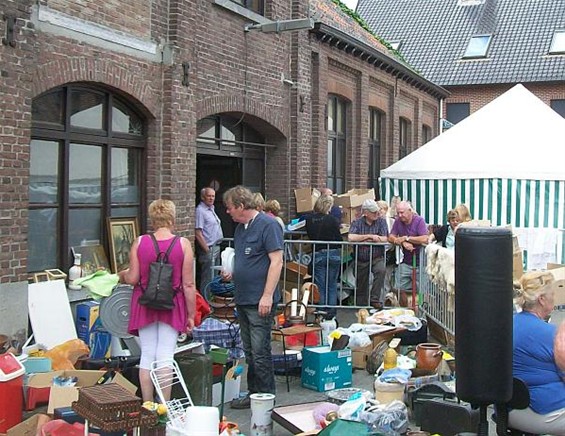 Op de jaarlijkse vlooienmarkt - Hechtel-Eksel