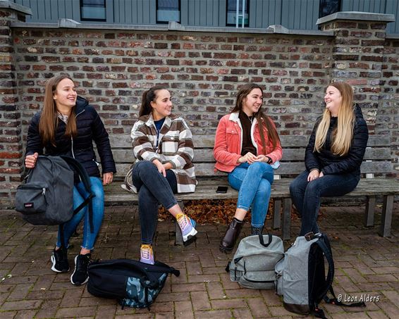 Op een benkske in de pastorietuin - Pelt