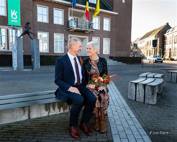 Op een benkske, na de trouw - Pelt