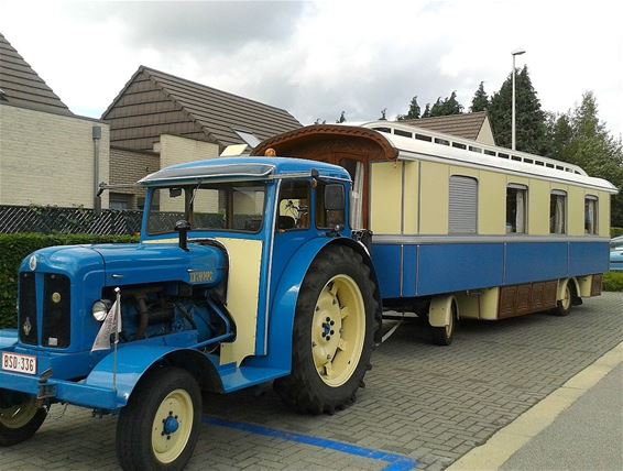 Op weg naar het tractortreffen - Peer