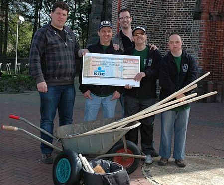Opbrengst 'Dorp in de Kijker' verdeeld - Neerpelt