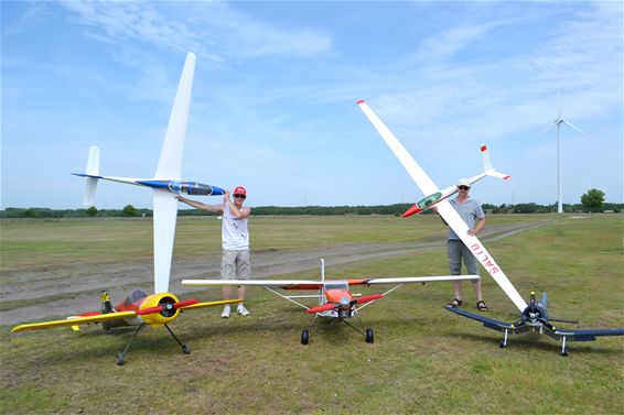 Opendeur bij modelvliegclub - Lommel