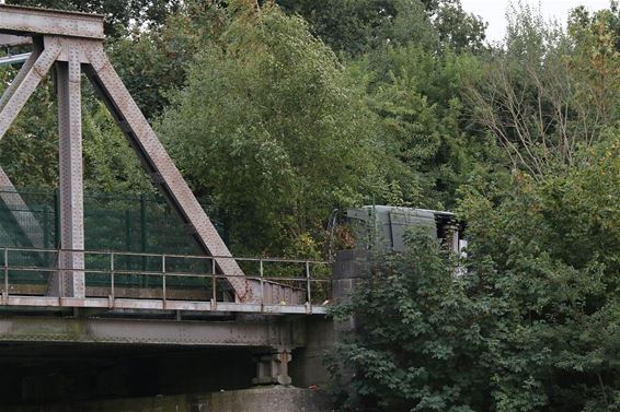 Opnamen 'Gina & Chantal' bij spoorbrug - Neerpelt