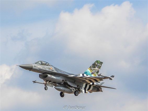 Opvallende beschildering voor F16 - Peer