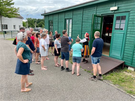 Oud-chiroleden Arendonk bezoeken Barak 15 - Beringen