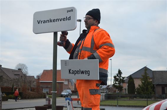 Oude straatnaamborden zijn gegeerd - Pelt