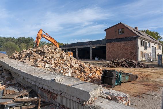 Oude VBM-site wordt (eindelijk) afgebroken - Lommel