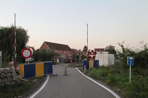 Overweg gaat dicht - Overpelt