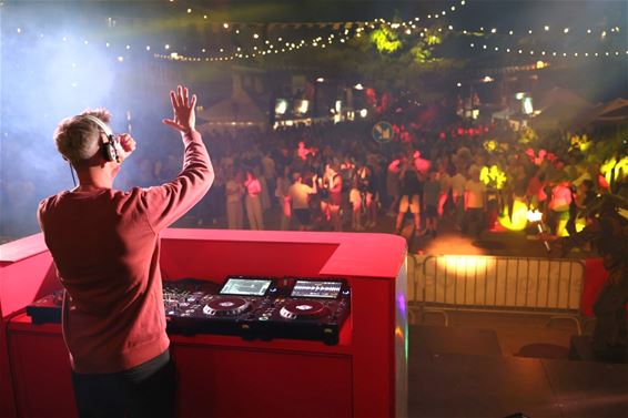 Paal danste met Qmusic - Beringen