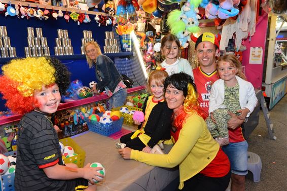 Paal Kermis in het teken van de Rode Duivels - Beringen