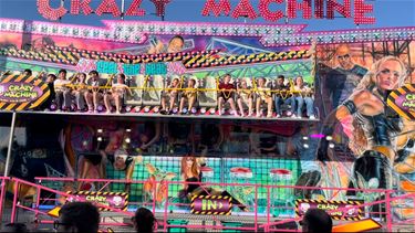 Paal kermis onder een stralende zon - Beringen