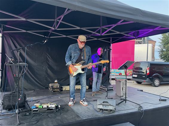Paal klaar voor 2de kermis - Beringen
