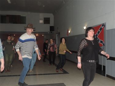 Paalse Countrydansers met saloondeuren open - Beringen