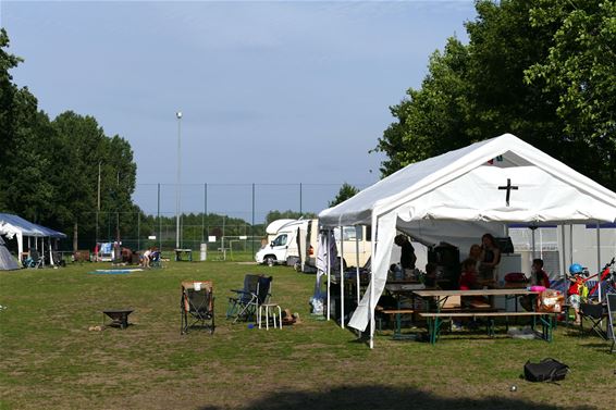 Papa's kamp op parking aan Bosuil - Neerpelt