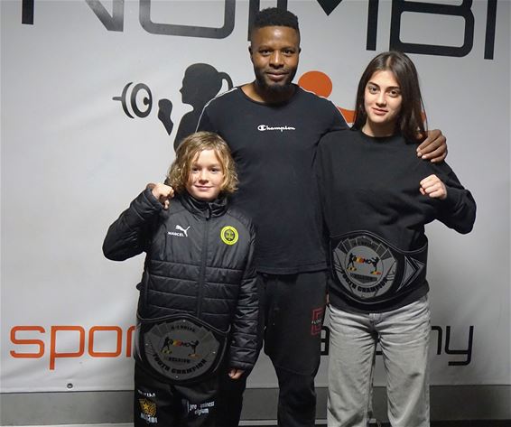 Parisa Faraji nationaal kampioen kickboksen - Pelt