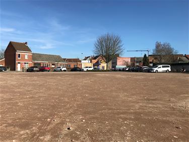 Parking zwembadsite verplaatst - Beringen