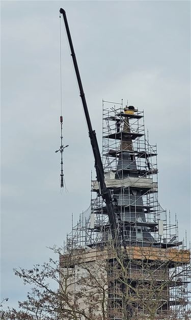 Pasen zonder kruis en haan op kerktoren in Achel - Hamont-Achel