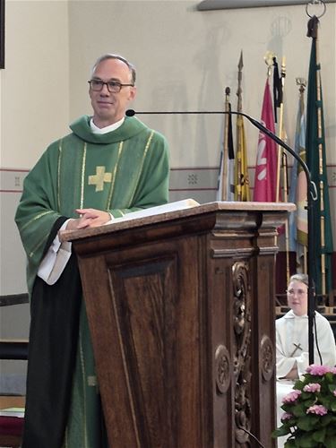 Pelt - Pastoor Jan Philippe viert 25 jaar priesterschap