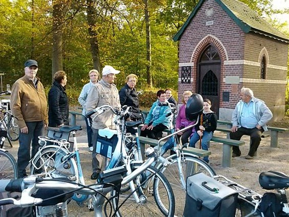 Pauzeren bij de kapel-zonder-afdak - Hamont-Achel