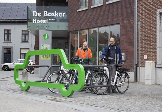 Peer plaatst 'car bike port' - Peer