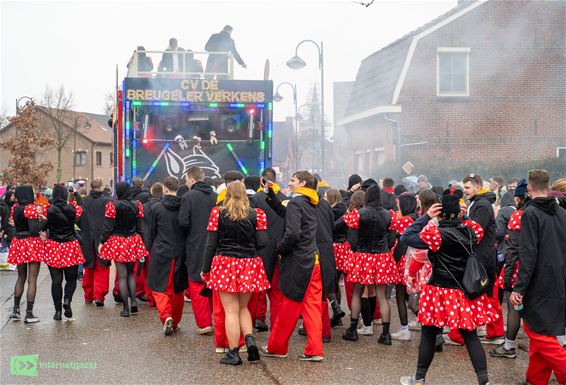 Peer warmt zich op in Achel - Peer