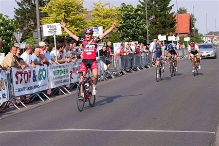 Peloton uit koers genomen in Lutlommel