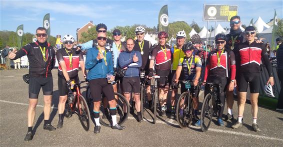 Peltenaren verbroederen tijdens LBL-fietstocht - Pelt