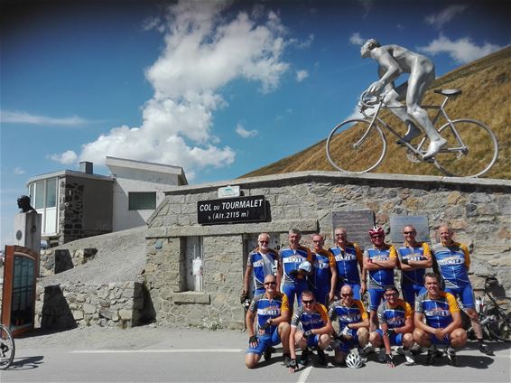 Pelterbosbikers beklimmen Tourmalet - Overpelt