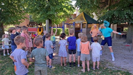 Perrie en Kerrie helpen kinderen gezond te leven - Peer