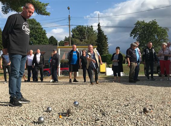 Petanque aan het dorpscafé - Beringen