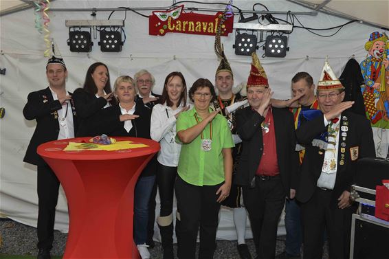 Piwi trapt carnaval op gang in Stal - Beringen