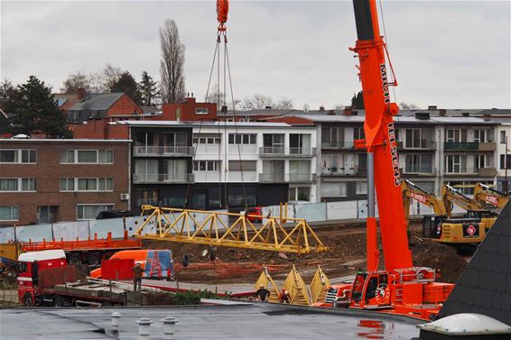 Plaatsing kraan uitgesteld door hevige wind - Beringen