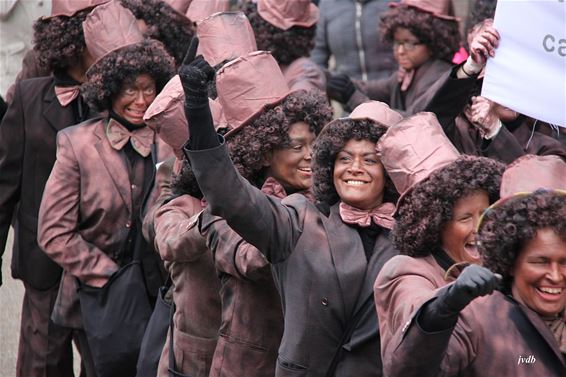 Plezierige carnavalsstoet in Eksel - Hechtel-Eksel