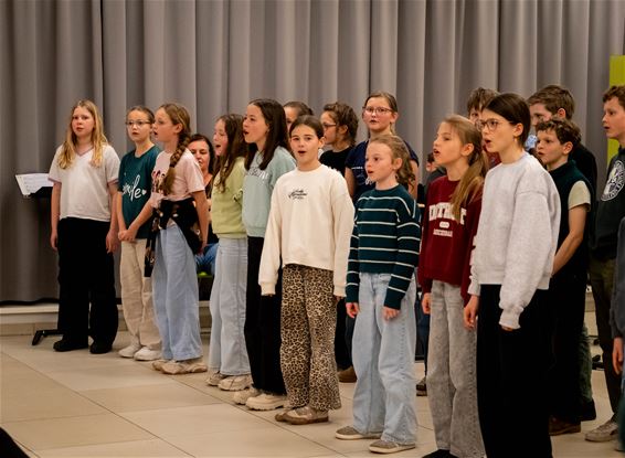 Podiumkunsten KANL verrassen met wandelconcert - Peer
