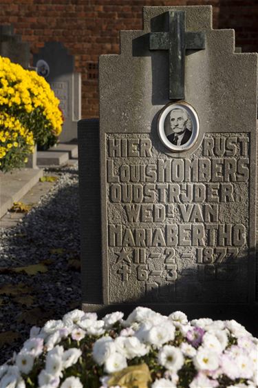 Poëzie op het kerkhof - Beringen