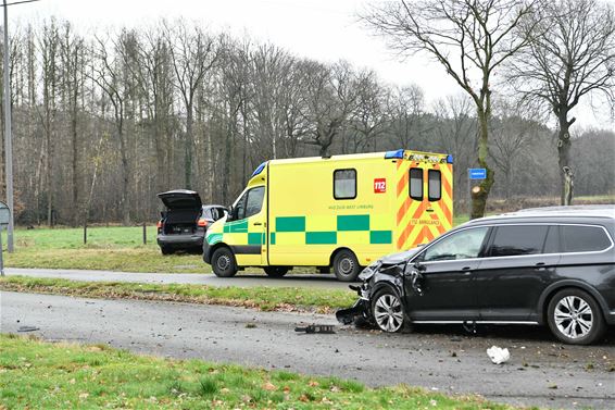 Politievoertuig crasht in Paal - Beringen