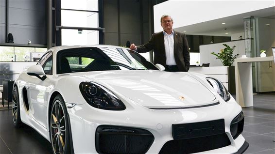 Porsche Center Paal lokt veel nieuwsgierigen - Beringen